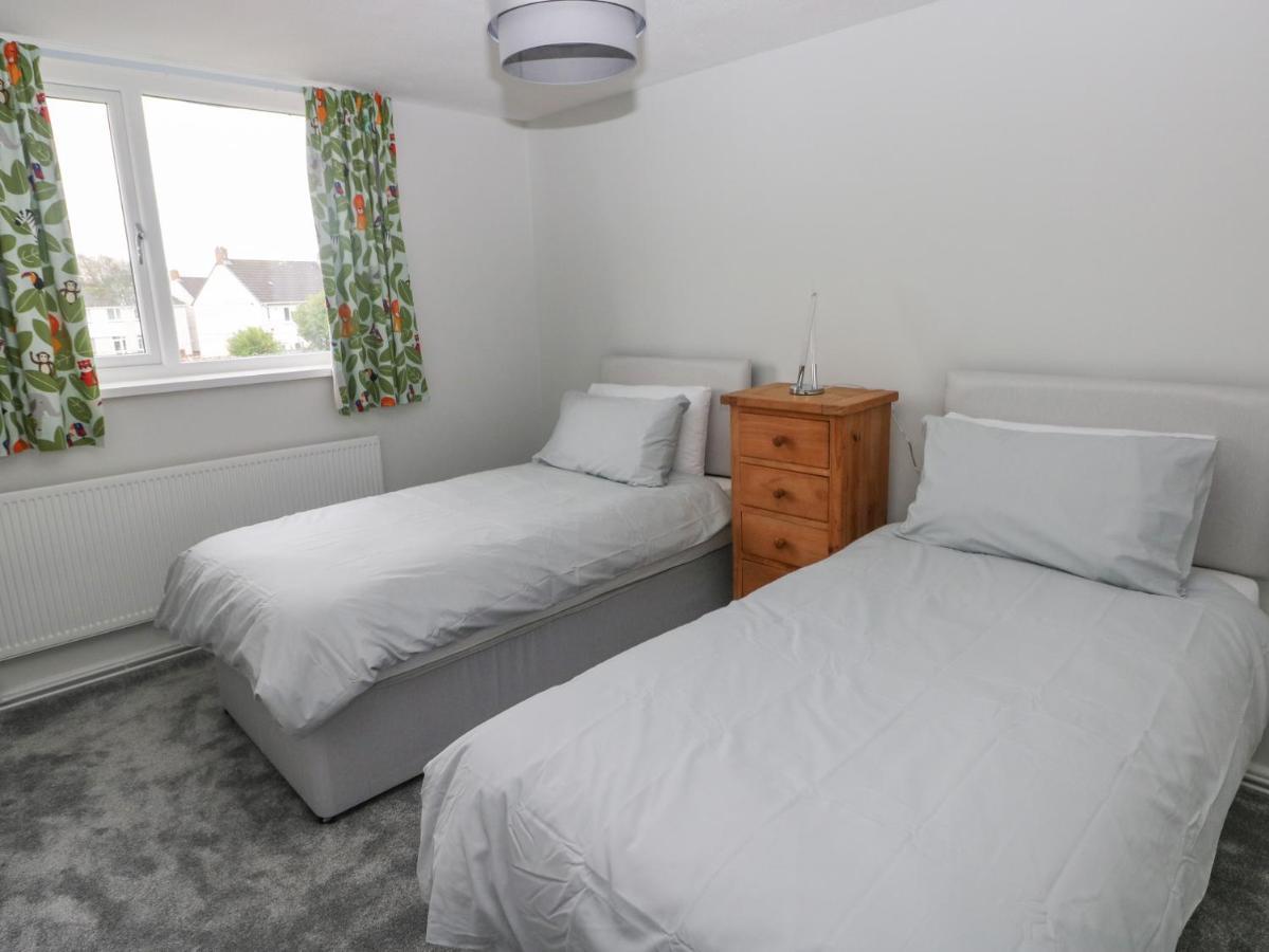 21 Sandfield Road Vila Burry Port Exterior foto